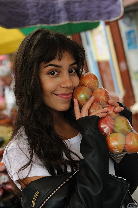 Ravishing babe Clarissa Dominguez shows off her huge behind in black panties - Image 5 of 12  in Close Up category   featuring Clarissa Dominguez 