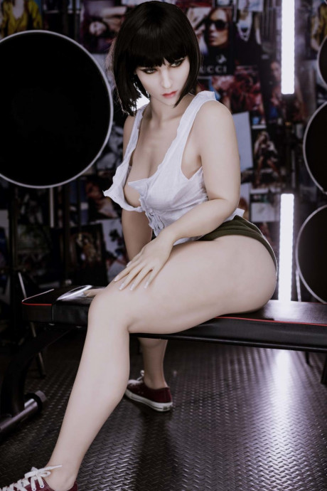 Fine sex doll Abigail flaunts her fantastic butt & tits in pretty shorts & nude - #59458