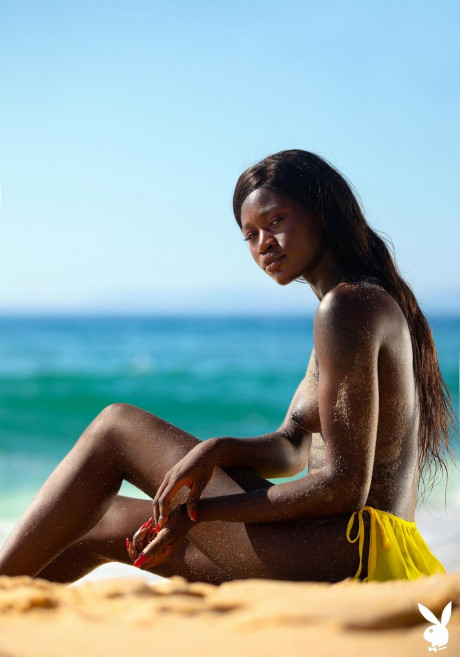 Glamorous French babe Naomi Nash exposes her sweet ebony curves on the beach - #1054679