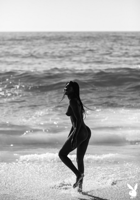 Glamorous French babe Naomi Nash exposes her sweet ebony curves on the beach - #1054681