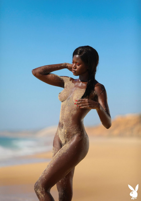 Glamorous French babe Naomi Nash exposes her sweet ebony curves on the beach - #1054682
