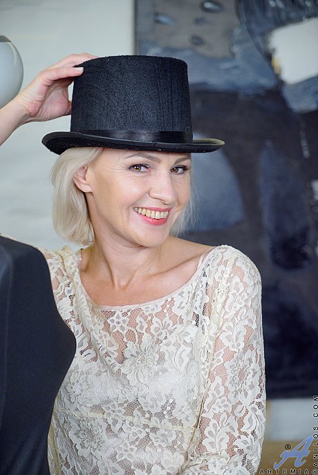 Hot housewife Artemia removes her lace panties & bra to spread vagina close up - Image 2 of 16  in Pussy category   featuring Artemia 