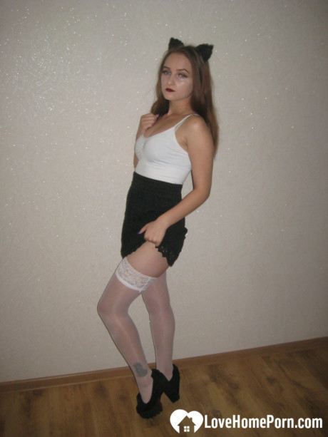 Barely-legal girl strips to her leggings & shows her tits & booty - #1142183