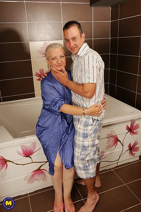 Older girl Malinda W mounts her fresh young lover & takes a facial in the bathtub - Image 1 of 20  in Amateur category   featuring Rob, Malinda W 