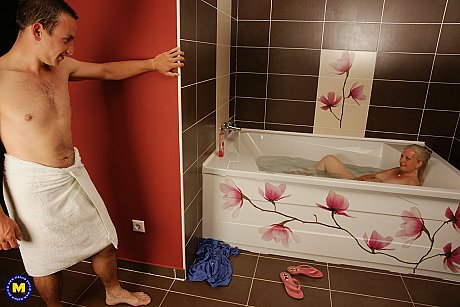 Older girl Malinda W mounts her fresh young lover & takes a facial in the bathtub - Image 4 of 20  in Amateur category   featuring Rob, Malinda W 
