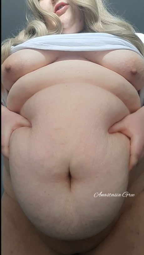 Thick blondy old Anastasia Gree teases with her big saggy melons in a solo - #1538716