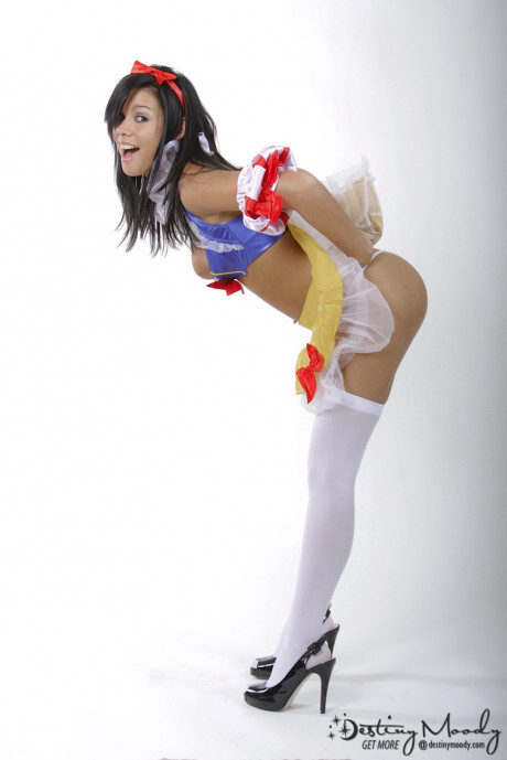 Sexy teenie whore GF broad Destiny Moody exposes herself while dressed as Snow White - #838930
