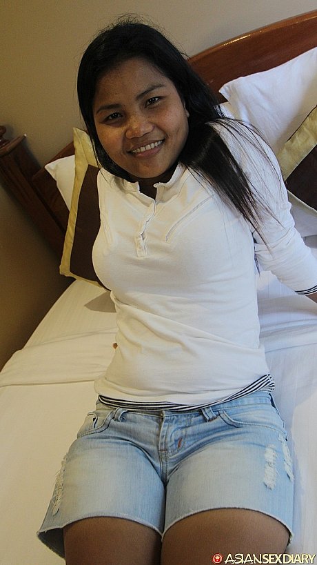 Oriental babe Shanti shows her creampied shaved snatch after POV sex - Gallery #13585