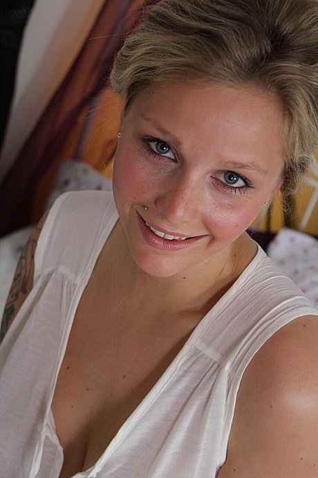 Tattooed amateur shows her large booty and plays with her shaved snatch - Image 5 of 20  in Babe category   featuring Susanne