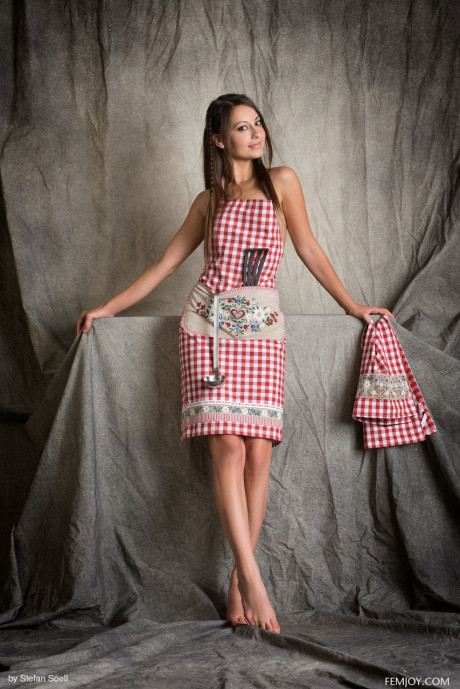 Petite amateur model Lorena G gets rid of her apron & shows her hot undressed body - #1079023