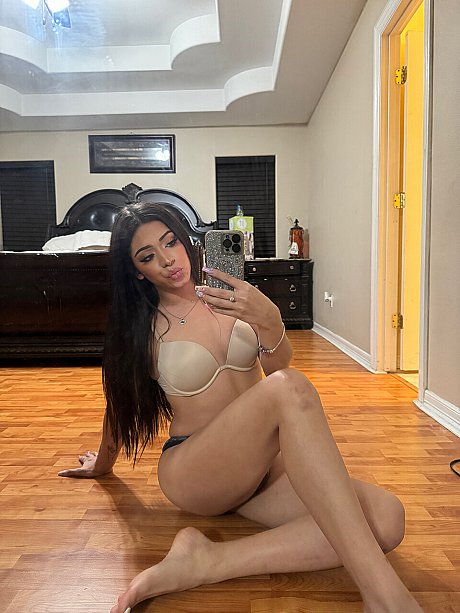 OnlyFans T whore gf chick Taylor starring T lady girl woman Taylor undressed Pics - Image 7 of 10  in Shemale category   featuring T girl Taylor 