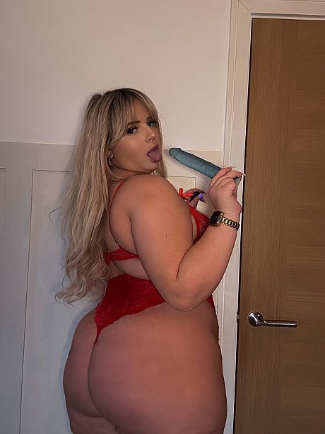 OnlyFans Minxy Mimi nude Photos - Image 9 of 10  in Dildo category  