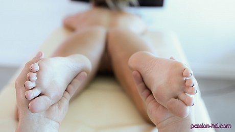 Irresistible brunette babe Alexis Adams gets fucked and spunked by her masseur - Image 1 of 20  in Pussy category   featuring Alexis Adams, Bruce Venture 