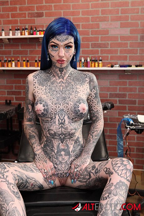 Heavily tattooed lady GF broad Amber Luke poses naked in a tattoo shop - Image 7 of 16  in Pussy category   featuring Amber Luke 