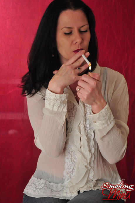 Smoking Mina Brunette babe smoking lovely - #86676