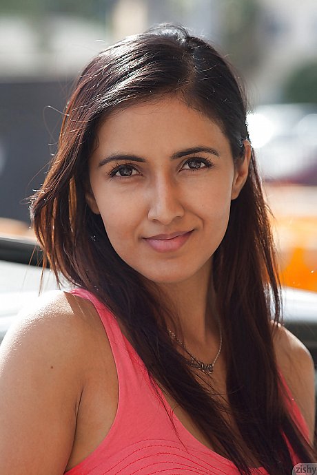 Adorable fresh teen amateur babe Vijaya Singh spreading her legs outdoors - Gallery #530
