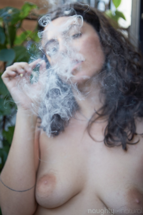Amateur babe Nikki Silver smokes a spliff while posing nude indoors and out - #451984