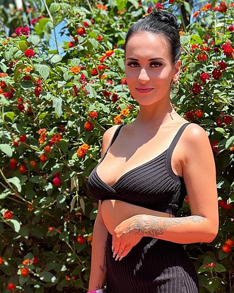 Sexy amateur babe Lola Candy poses in her hot outfits & undergarment in a solo - Image 19 of 19  in Outdoor category  