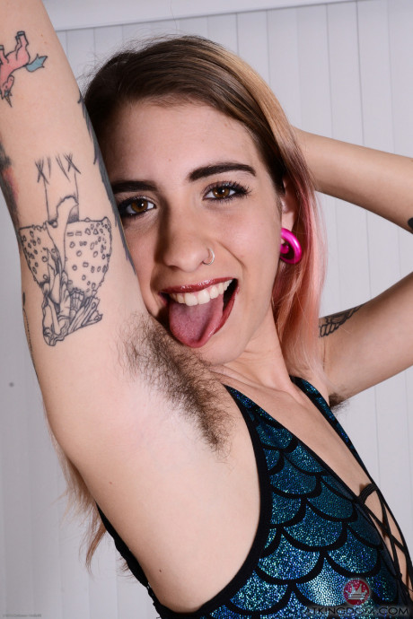 Slender Russian amateur Pearl Sage spreads her very hairy snatch up close - #1548868