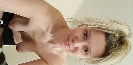 Blonde solo model takes self shots during a totally naked session - Image 8 of 20  in Close Up category  
