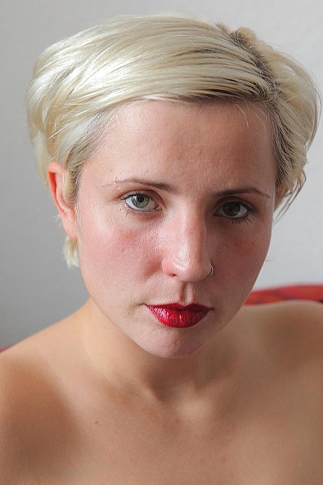 Gorgeous blondie amateur shows her natural boobs and her massive behind - Image 1 of 20  in Legs category  