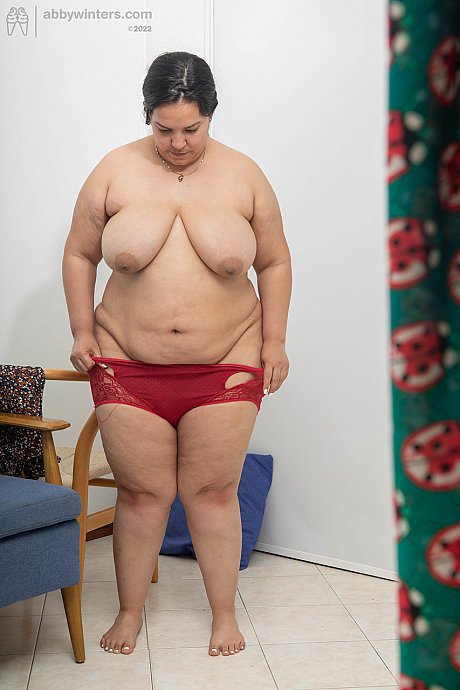 Chunky amateur with large juggs Laury gets spied on while getting dressed - Image 4 of 20  in Amateur category   featuring Laury 