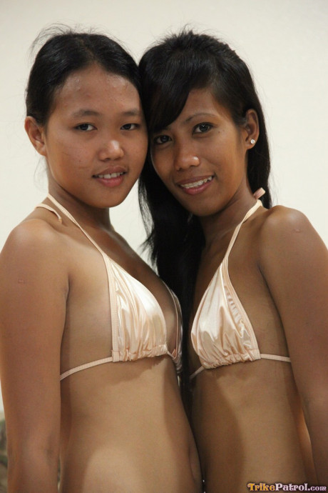 Ravishing Filipinas Jeremay & Mayka sharing a thick boner in a POV 3some - #1205204