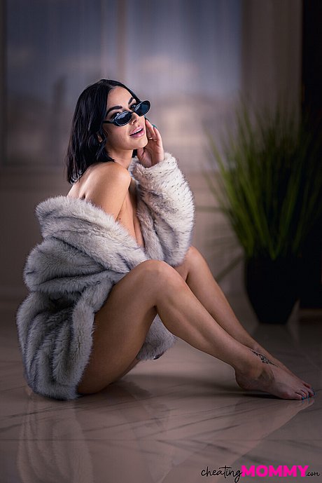 Cheating Mommy performed by Ricky Spanish, Venus Valencia Porn XXX - Image 5 of 21  in Big Clit category   featuring Ricky Spanish, Venus Valencia 