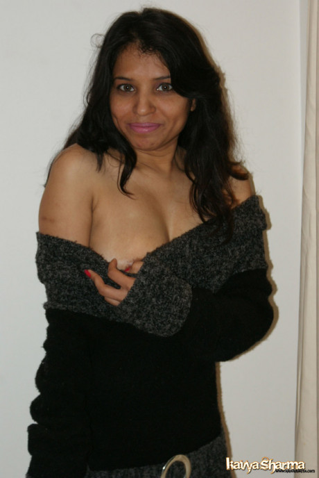 Indian solo bitch girl broad Kavya Sharma exposes one breast and then the other - #1109020