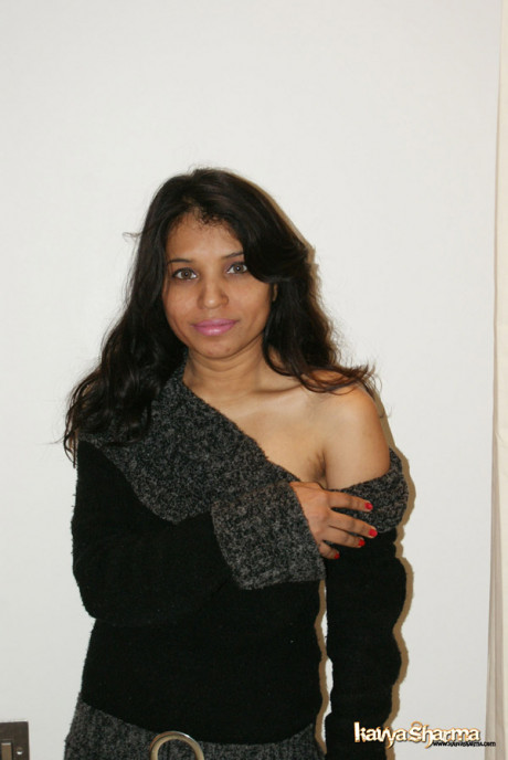 Indian solo bitch girl broad Kavya Sharma exposes one breast and then the other - #1109024