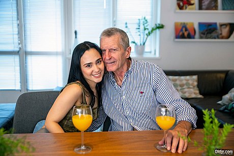Dark-haired teen Alice Hernandez gets her mouth screwed by a grandpa - Image 3 of 21  in Teen category   featuring Alice Hernandez 
