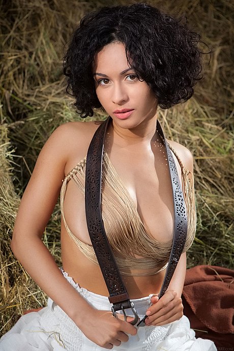 Ravishing teenie Pammie Lee unveils her amazing enormous melons and poses in the hay - Gallery #44828