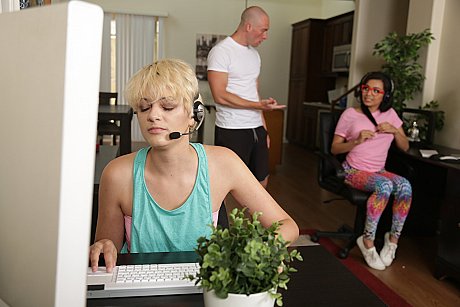 Brunette gamer whore gf chick Aaliyah Hadid shows her amazing body and gets slammed - Gallery #6559