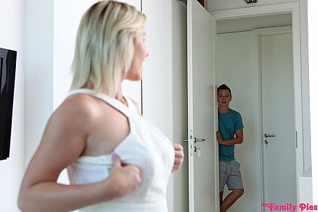 Blondie skank girlfriend chick Zazie has sexual intercourse with her new stepbrother - Gallery #1802