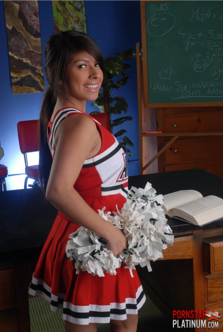 Adorable cheerleder Layla Rose reveals her large tits and fingers her snatch - #560603