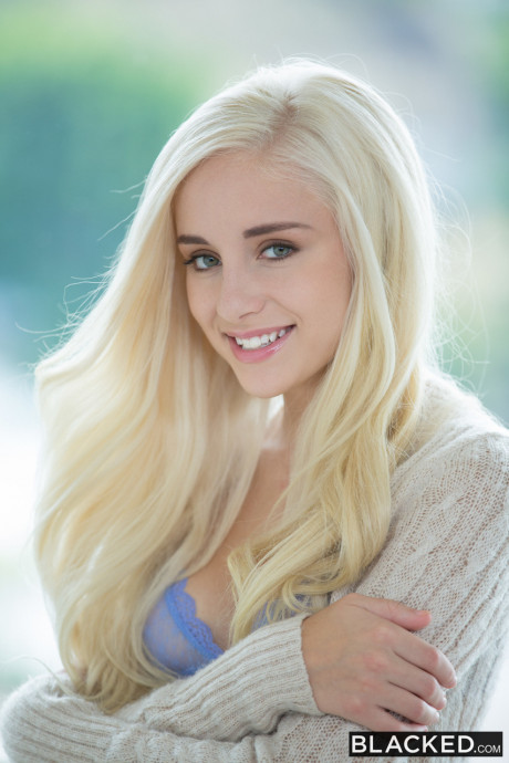 Blondie teenie with small titties Naomi Woods rides a ebony dick on a bed - #1290304