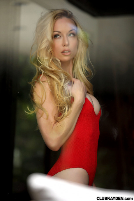 Ravishing blondy babe Kayden Kross reveals her fantastic body in a solo - #465369