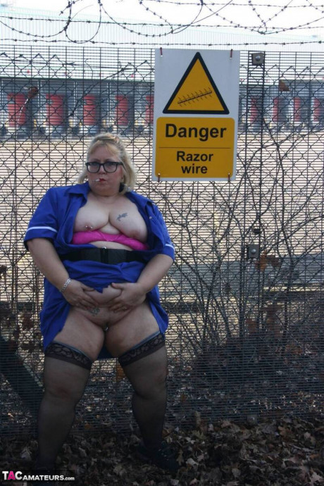 Obese British chick lady Lexie Cummings exposes herself out in public - #1326869