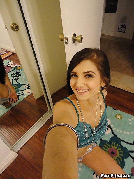 Slender babe Zoey strips to take amateur shots of her attractive body - Image 5 of 16  in Babe category   featuring Zoey 