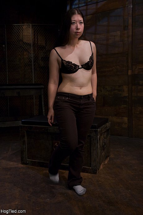 Amateur babe Moriel doffs her clothes and gets tied up and toyed - Image 2 of 21  in Pussy category   featuring Moriel 