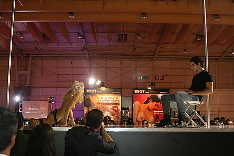 Portuguese stripper Erica Fontes with petite body easily turns crowd on - Image 9 of 17  in Outdoor category   featuring Erica Fontes 