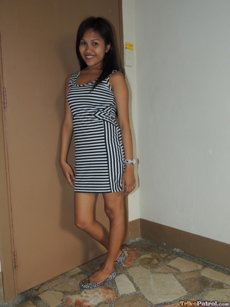 Petite Filipina teenie has sex with a foreigner inside a motel room - #1457585