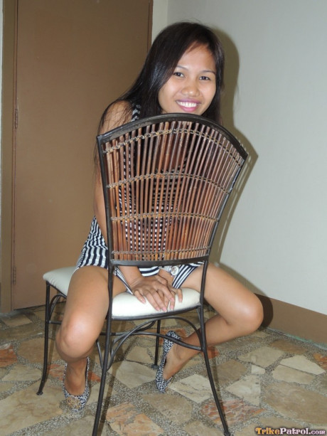 Petite Filipina teenie has sex with a foreigner inside a motel room - #1457586