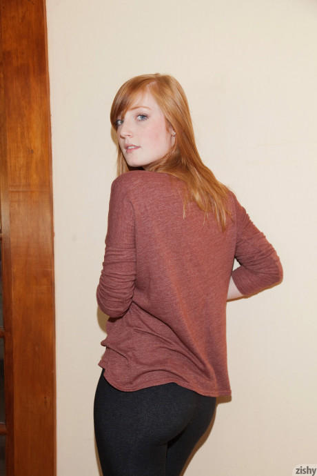 Beautiful girl Remy Einar seductively models non naked outdoors - #1175333
