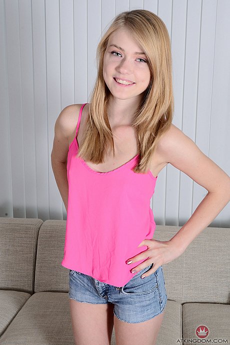 Small-boobed babe Hannah Hays rubs her pink beaver & exposes her huge booty - Image 1 of 20  in Pussy category   featuring Hannah Hays 