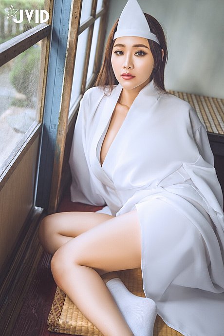 Gorgeous chinese lady girlfriend woman strikes beautiful poses showing her giant boobs - Image 9 of 10  in Masturbation category  
