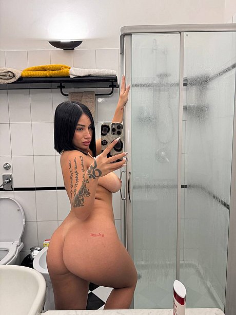OnlyFans Leyla Amari featuring Leyla Amari naked Photos - Image 6 of 20  in Model category   featuring Leyla Amari 