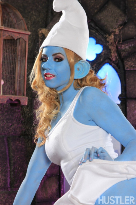 Cosplay babe Lexi Belle flaunts giant blue titties while dressed in smurf costume - #1472007