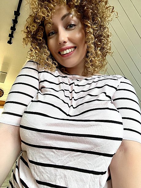 OnlyFans Hanna Zimmer featuring Hanna Zimmer Hot Pictures - Image 15 of 20  in MILF category   featuring Hanna Zimmer 