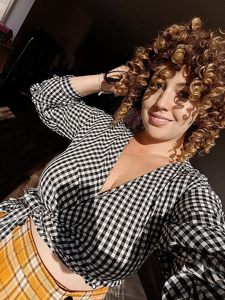OnlyFans Hanna Zimmer featuring Hanna Zimmer Hot Pictures - Image 17 of 20  in MILF category   featuring Hanna Zimmer 